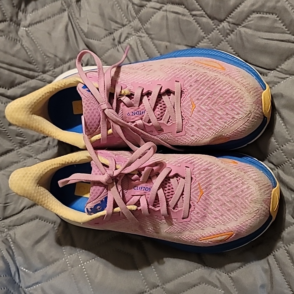 Womens Hoka Clifton 9 size 7.5B